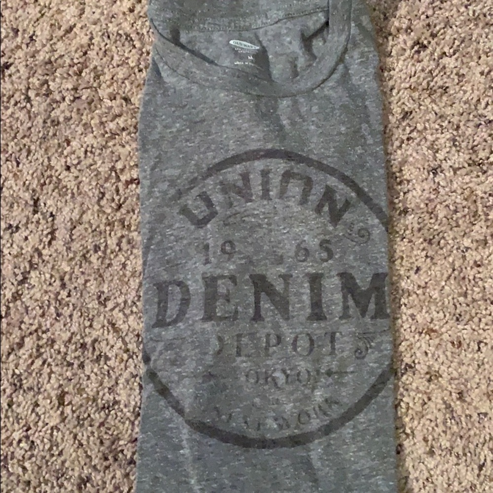Old Navy graphic tees - Picture 4 of 5